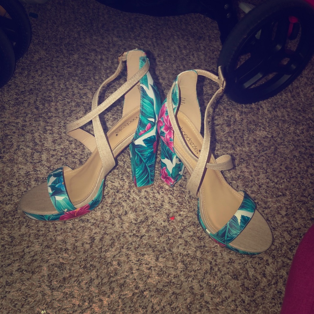 Open toe pumps